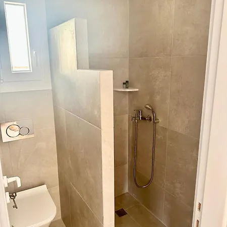 Kirki On The Hill Apartment Krotiri