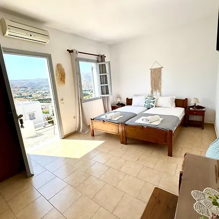 Kirki & On The Hill Apartment